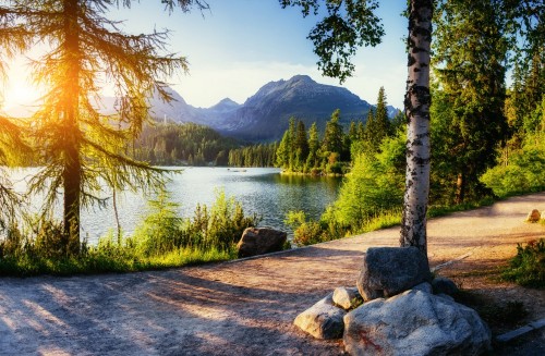 majestatyczne-gorskie-jezioro-w-parku-narodowym-wysokie-tatry-szczyty-szczyrbskie