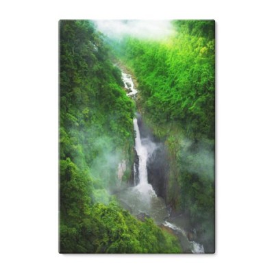 wodospad-w-lesie-tajlandia