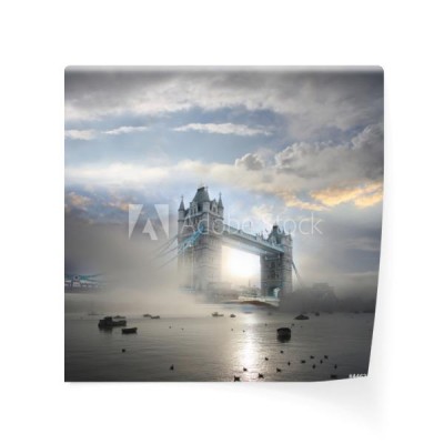 tower-bridge-w-porannej-mgle-widok-z-brzegu-tamizy-londyn