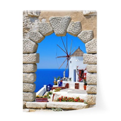 wiatrak-na-wyspie-santorini-widziany-przez-stare-okno-grecja