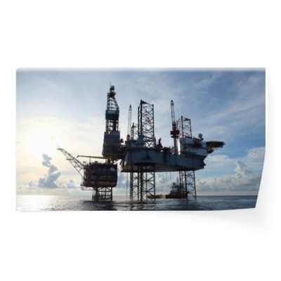platforma-wiertnicza-na-morzu-do-produkcji-ropy-i-gazu-przemysl-naftowy-i-gazowy-i-ciezka-praca-platforma-produkcyjna-i-proces