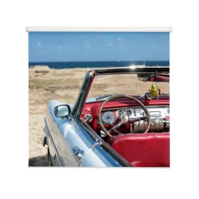 kubanski-rocznika-samochod-zaparkowany-na-seacost-w-hawanie