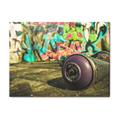 spray-puszka-uzywane-do-graffiti-obraz-podstawowy