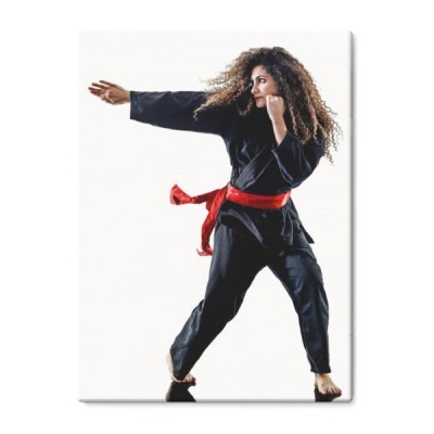 kobieta-trenujaca-sztuke-walki-kung-fu