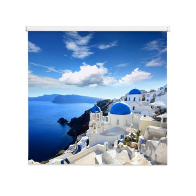 wioska-oia-z-kosciolem-z-niebieskimi-kopulami-na-wyspie-santorini-grecja