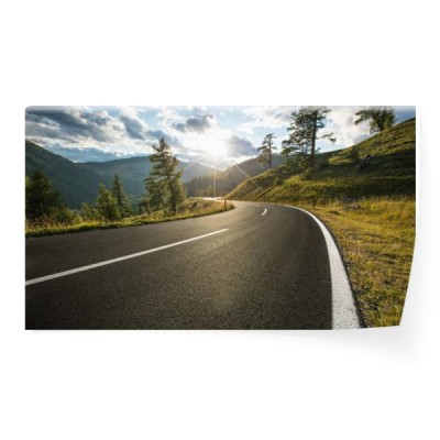 asfaltowa-droga-w-austria-alps-w-letnim-dniu