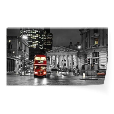 czerwony-autobus-na-ulicy-w-londynie