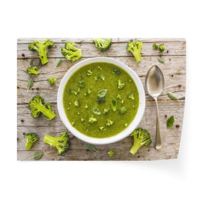 pyszny-i-zdrowy-zupa-krem-z-brokulow-jedzenie-wegetarianskie-widok-z-gory
