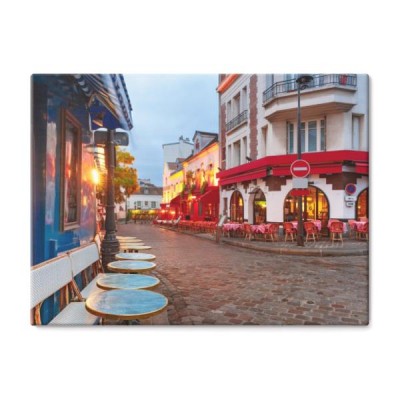 place-du-tertre-ze-stolikami-kawiarnianymi-rano-dzielnica-montmartre-w-paryzu-francja