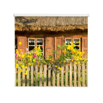 tradycyjny-wiejski-drewniany-domek