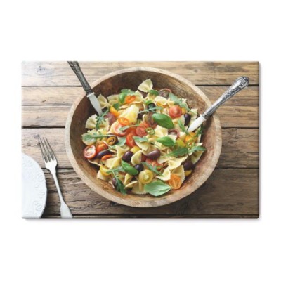 wloski-makaron-wegetarianska-salatka-z-pomidorami-i-warzywami