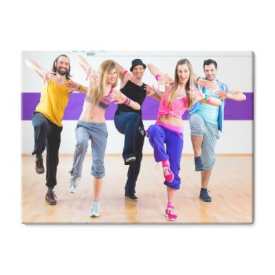 tancerz-w-treningu-fitness-zumba-w-studio-tanca