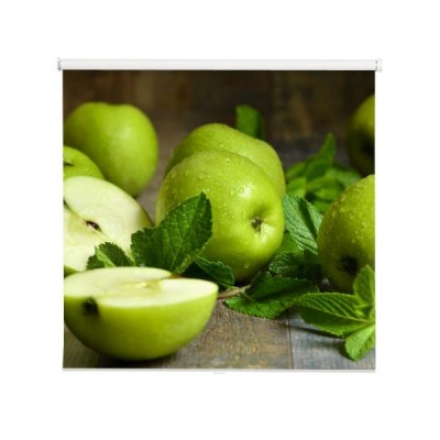 zielone-jablka-z-liscmi