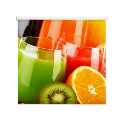 szklanki-z-owocowymi-sokami