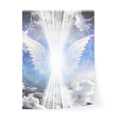 swiatlosc-promieniujaca-z-aniola-na-tle-nieba