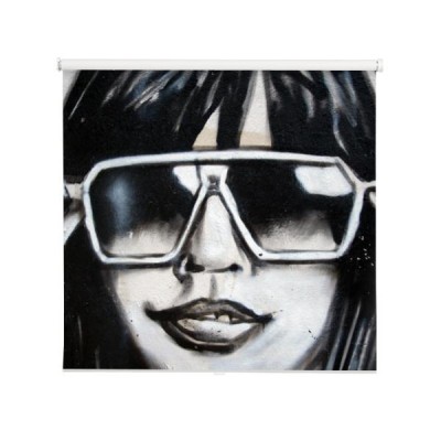 graffiti-kobieta-w-okularach