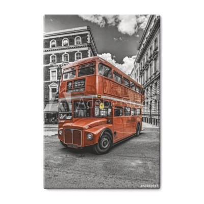 czerwony-pietrowy-autobus-na-ulicy-w-londynie