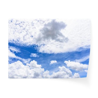 natura-niebieskie-niebo-z-chmura-w-ranku