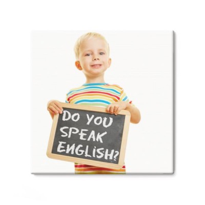 dziecko-trzymajace-tabliczke-z-napisem-czy-rozmawiasz-po-angielsku